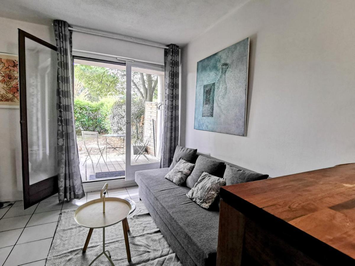 La Bulle Bleue - Parking-terrasse-aeoport-meet