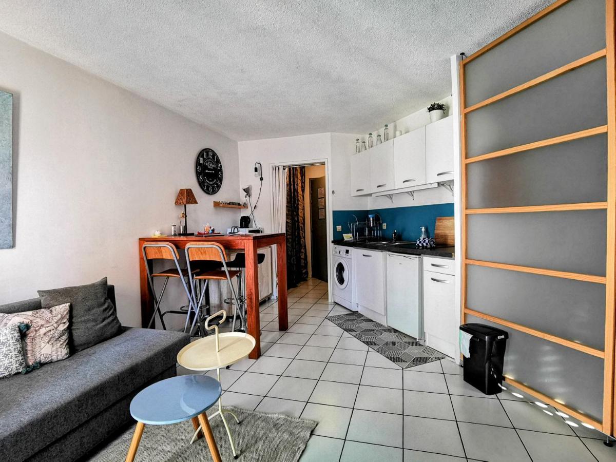 La Bulle Bleue - Parking-terrasse-aeoport-meet