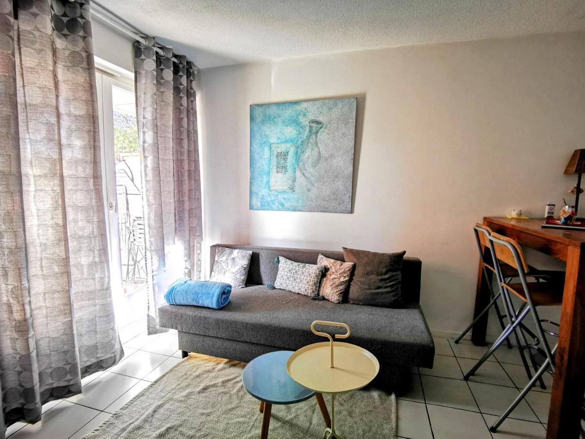 La Bulle Bleue - Parking-terrasse-aeoport-meet Blagnac