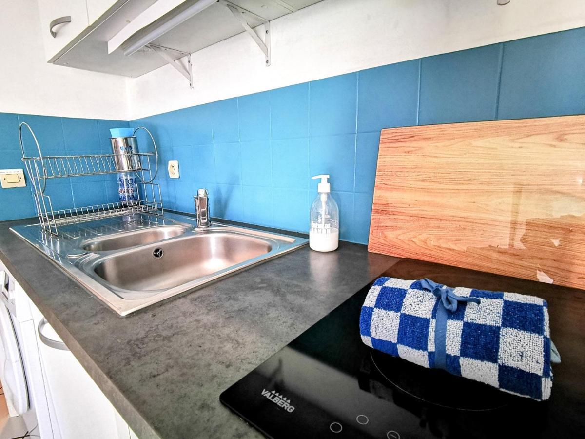 La Bulle Bleue - Parking-terrasse-aeoport-meet *